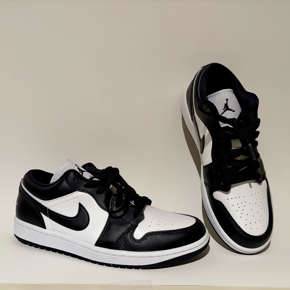 Nike Women’s Black and White Low-Top Sneakers